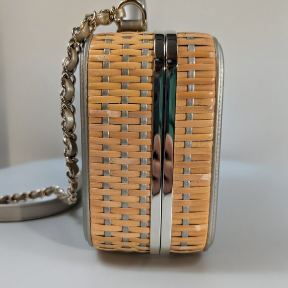 Chanel Rare Box Bag in Woven Rattan and Champaign Gold Leather - Picture 5 of 16